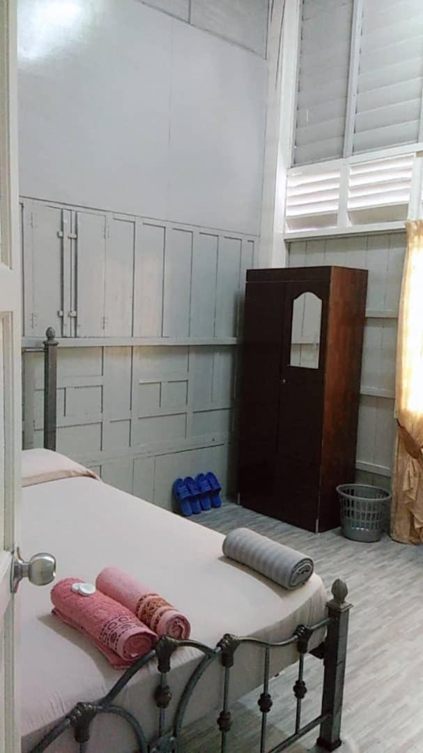 Ila Homestay Kuala Besut Jetty Kampung Kuala Besut Exterior foto